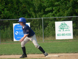 runningonbase06011.jpg
